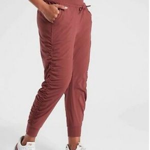 Athlete attitude lined joggers